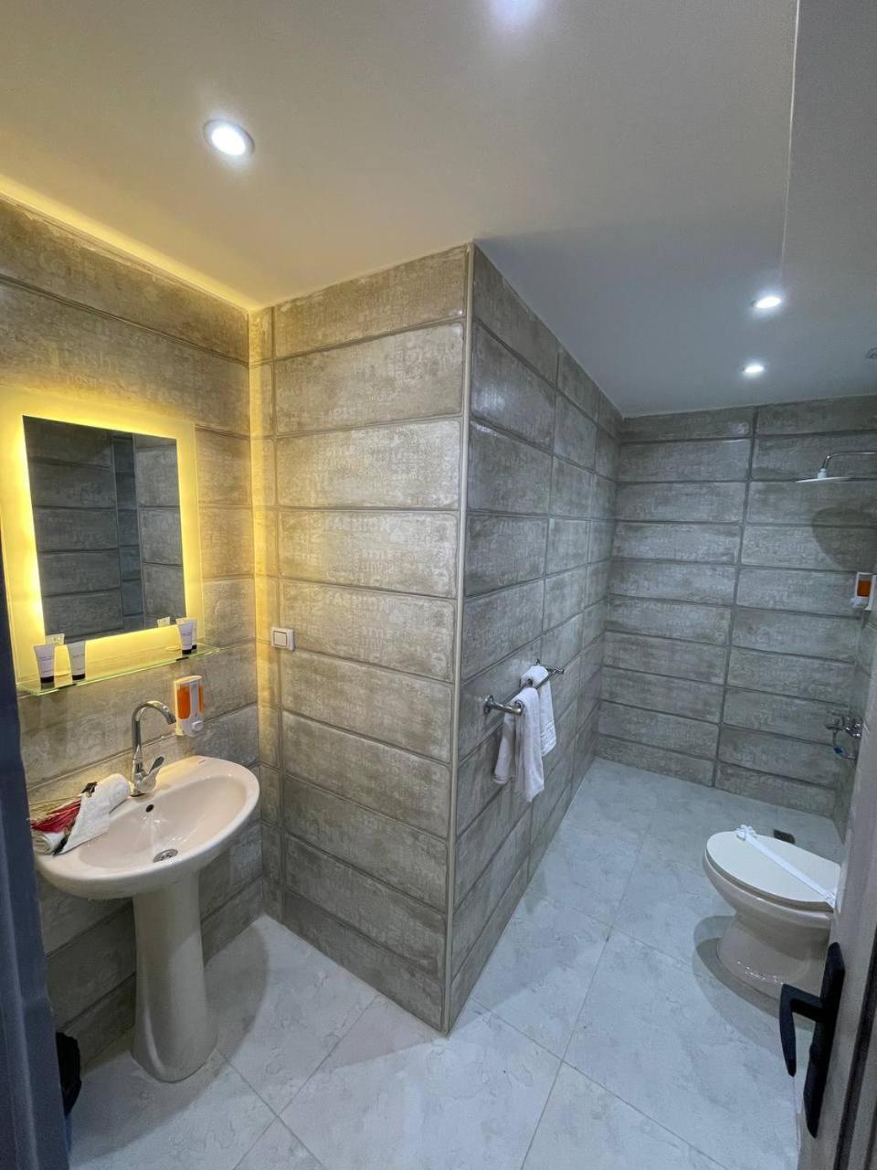 Locanda Pyramids Hotel Kafret el-Gabal Habitación foto